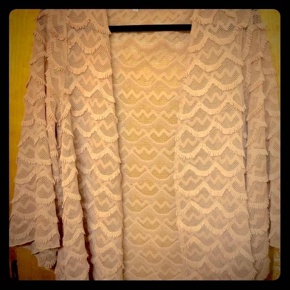 Open weave lightweight sweater in pale pink